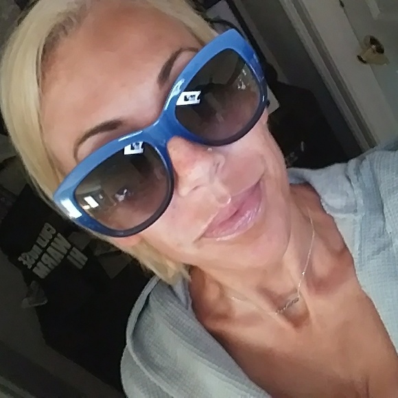 Blue Bobbi Brown sunglasses NWOT - Picture 6 of 6